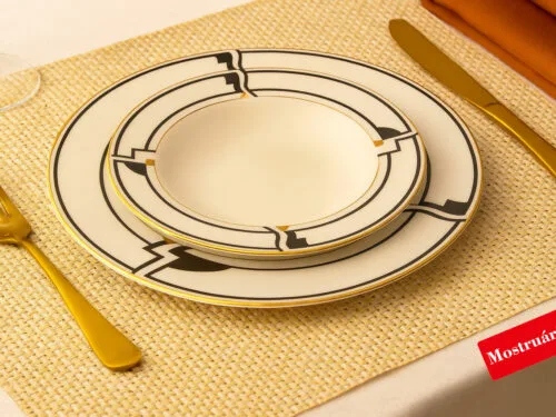 Jogo de pratos para quatro pessoas em porcelana FINE CHINA, com Estampa Exclusiva – Elegância e Charme.
