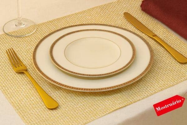 15396156065-7610-ambientada-1.jpg Jogo de pratos para quatro pessoas em porcelana FINE CHINA, com Estampa Exclusiva – Elegância e Charme.