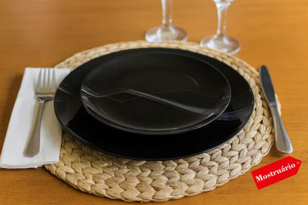 Jogo de pratos para quatro pessoas em porcelana STONEWARE, com Estampa Exclusiva – Elegância e Charme.