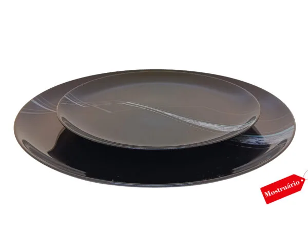 Jogo de pratos para quatro pessoas em porcelana STONEWARE, com Estampa Exclusiva – Elegância e Charme.