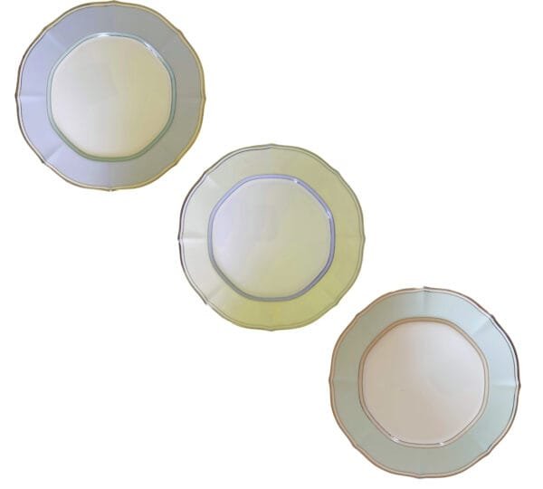 15396794371-pratos-rasos-7392-7394-7395.jpg Jogo de pratos para três pessoas em porcelana fina, com Estampa Exclusiva – Elegância e Charme.