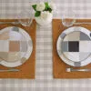 15396843861-7989-mesa-posta.jpg Jogo de pratos para duas pessoas em porcelana fina, com Estampa Exclusiva – Elegância e Charme.