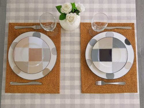 15396843861-7989-mesa-posta.jpg Jogo de pratos para duas pessoas em porcelana fina, com Estampa Exclusiva – Elegância e Charme.